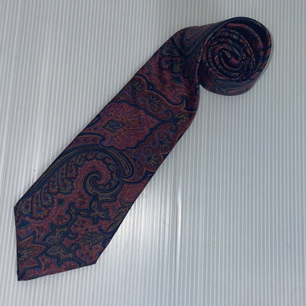 Brittany Bay paisley burgundy men’s tie